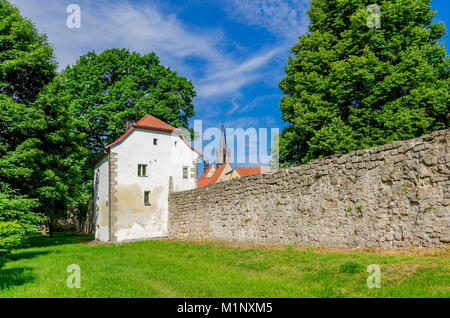 Maison d'habitation dans une tour de défense historique, les fortifications urbaines, Lwowek Slaski (all. Lowenberg Schlesien), en Basse-silésie. La Pologne, l'Europe. Banque D'Images