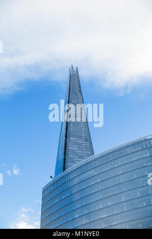 Propriété commerciale : le tesson, établissement emblématique hôtel moderne et immeuble de bureaux, quartier de London Bridge, Londres, plus haut gratte-ciel du Southwark, SE1 Banque D'Images