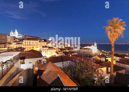 Point de vue de Santa Luzia, le monastère de São Vicente de Fora, Panthéon National, d'Alfama, Lisbonne, Portugal, Europe Banque D'Images