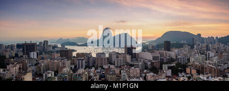 Vue sur Botafogo vers le Pain de Sucre à l'aube, Rio de Janeiro, Brésil, Amérique du Sud Banque D'Images