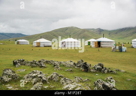 Famille nomade camp de ger, vallée de l'Orkhon, province Sud Hangay, Mongolie, Asie centrale, Asie Banque D'Images