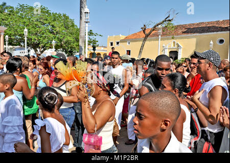 REMEIDOS, CUBA, le 7 mai 2009. Beaucoup de gens d'une ville de festival, dans Remeidos, Cuba, le 7 mai 2009. Banque D'Images