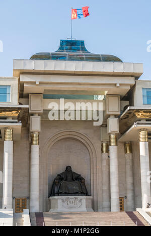 Gengis Khan statue au Palais du Gouvernement, Ulan Bator, Mongolie, Asie centrale, Asie Banque D'Images