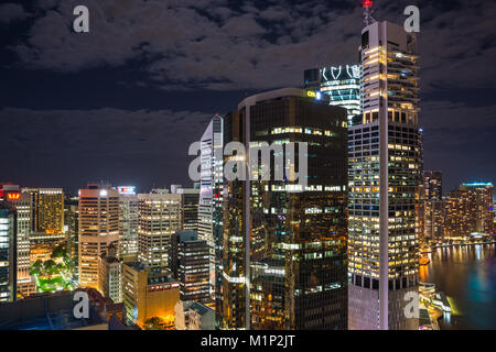 Vue aérienne de la ville après la tombée de la Brisbane, Brisbane, Queensland, Australie, Pacifique Banque D'Images