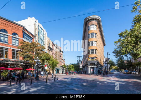 Architecture et café-bar en érable Square dans Gastown, Vancouver, British Columbia, Canada, Amérique du Nord Banque D'Images