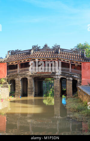 Le 18ème siècle en bois couvert, pont japonais dans le centre historique de Hoi An, l'UNESCO, Quang Nam, Vietnam, Indochine, Asie du Sud-Est, l'Asie Banque D'Images