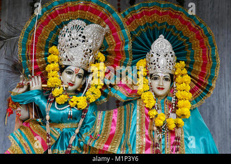 Krishna et Radha murthis (statues) dans un temple hindou de Delhi, Delhi, Inde, Asie Banque D'Images