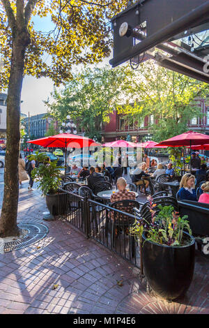 Café et bar à Maple Tree Square dans Gastown, Vancouver, British Columbia, Canada, Amérique du Nord Banque D'Images