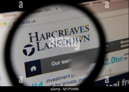 Hargreaves Lansdown vu le site web à travers une loupe Banque D'Images