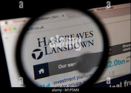 Hargreaves Lansdown vu le site web à travers une loupe Banque D'Images