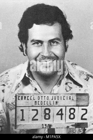 Pablo Emilio Escobar Gaviria (prononciation espagnole : ˈPaβ̞lo eˈmiljo eskoˈβ̞aɾ ɣ̞aˈβ̞iɾja [] ; 1 Décembre 1949 - 2 décembre 1993) était un seigneur de la drogue colombiens et narcoterrorist. Un mug shot pris par l'agence régionale de contrôle de la Colombie à Medellín en 1977. Banque D'Images