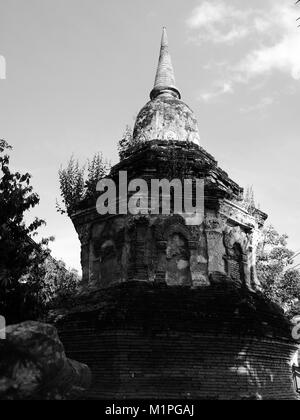 L'ancienne pagode. ancien stupa bouddhiste. noir & blanc Banque D'Images