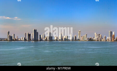 Cityscape vue panoramique à partir d'un navire de la ville de Carthagène en Colombie. Banque D'Images