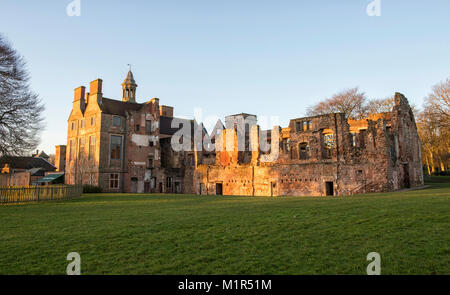 Tôt le matin, au soleil d'hiver dans l'abbaye de Rufford Nottinghamshire, Angleterre, Royaume-Uni Banque D'Images