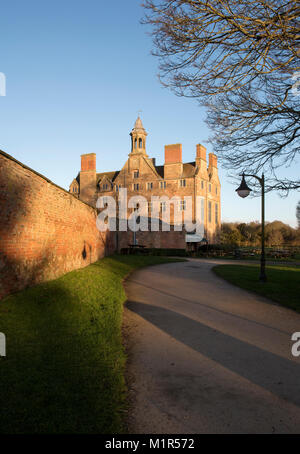 Tôt le matin, au soleil d'hiver dans l'abbaye de Rufford Nottinghamshire, Angleterre, Royaume-Uni Banque D'Images