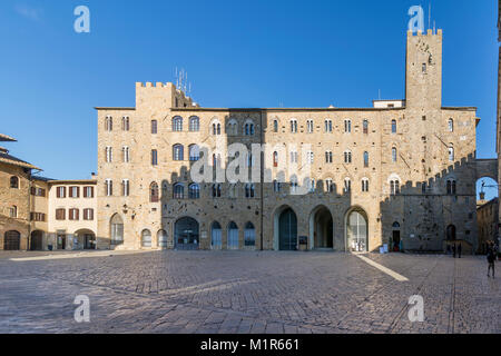 Palais Pretorio et Porcellino Tower, place a priori dans un moment calme de la journée, Volterra, Pise, Toscane, Italie Banque D'Images