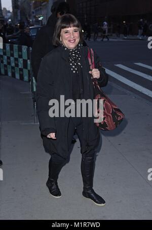 New York, NY, USA. Jan 31, 2018. Eve Ensler, vu à construire ensemble pour promouvoir son nouveau jeu DANS LE CORPS DU MONDE dehors et environ pour la célébrité Candids - WED, New York, NY 31 janvier 2018. Credit : Derek Storm/Everett Collection/Alamy Live News Banque D'Images