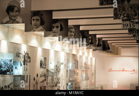 Berlin, Allemagne. Jan 31, 2018. Vue de l'intérieur de l'exposition à l'intérieur du Centre Anne Frank à Berlin, Allemagne, 31 janvier 2018. Credit : Soeren Stache/dpa/Alamy Live News Banque D'Images