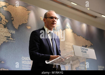 Londres, Royaume-Uni. 31 janvier, 2018. Simon Coveney, vice-premier ministre de l'Irlande (Tánaiste) et ministre des affaires étrangères et du commerce, en donnant un discours sur les relations britannico-irlandais au think-tank Chatham House à Londres le 31 janvier 2018. Credit : Dominic Dudley/Alamy Live News Banque D'Images