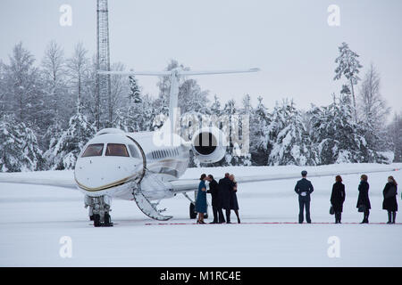 Oslo, Norvège. 01 Février, 2018. Leurs Altesses Royales le duc et la duchesse de Cambridge, arriver à l'aéroport Gardermoen d'Oslo s'est félicité par le Prince Haakon et la princesse héritière Mette-Marit de Norvège pour leur tour de Norvège 01st-02nd Février. Credit : Gunvor Eline E. Jakobsen/Alamy Live News Banque D'Images