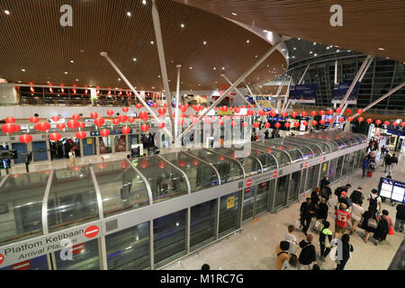 Kuala Lumpur, Malaisie. 1er février 2018. Lanternes chinoises à l'intérieur de l'aérogare de l'aéroport international de Kuala Lumpur pour célébrer l'Année lunaire chinoise du chien Crédit : amer ghazzal/Alamy Live News Banque D'Images