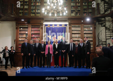 Pier Carlo Padoan, Florence Parly, Roberta Pinotti, Bruno La Maire, Carlo Calenda e gli amministratori delegati di e groupe naval Fincantieri Giuseppe Bono e Hervè Guillou. 01/02/2018 Roms. Incontro di lavoro sul Progetto di cooperazione nel settore industriale navale militare (groupe naval Fincantieri). Le1er février 2018 Rome. Réunion sur le projet de coopération entre l'Italie et la France dans le secteur naval militaire- (groupe naval Fincantieri et). Foto Samantha Insidefoto Zucchi Banque D'Images