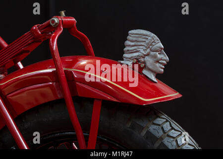 Torino, Italie. 1er février, 2018. Détail d'un American Indian head sur un Scout indien vintage motorcycle Crédit : Marco Destefanis/Alamy Live News Banque D'Images