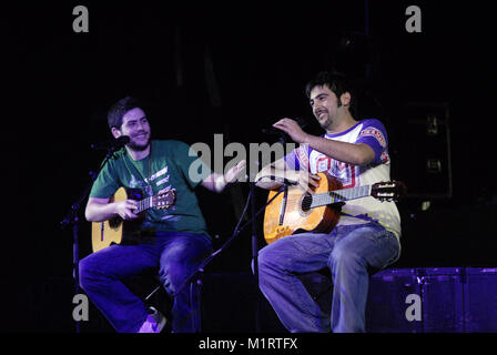 Estopa, les frères José Manuel Muñoz et David Muñoz en concert Banque D'Images