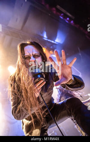 Le groupe de folk metal finlandais Finntroll effectue un concert live au festival de heavy metal 2015 Blastfest à Bergen. Ici le chanteur Mathias 'Vreth" Lillmåns est vu sur scène. La Norvège 21/02 2015. Banque D'Images