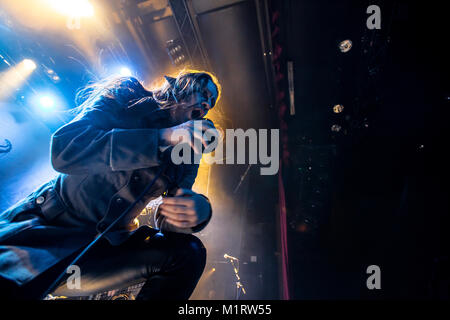 Le groupe de folk metal finlandais Finntroll effectue un concert live au festival de heavy metal 2015 Blastfest à Bergen. Ici le chanteur Mathias 'Vreth" Lillmåns est vu sur scène. La Norvège 21/02 2015. Banque D'Images