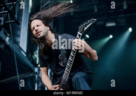 Le groupe de death metal français Gojira effectue un concert live à Plenen de Bergen. Ici le guitariste Christian Andreu est vu sur scène. La Norvège, 13/06 2012. Banque D'Images