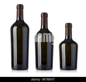 Trois bouteilles de vin sur un fond blanc Banque D'Images