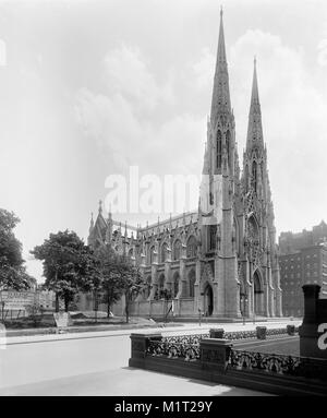 La Cathédrale St Patrick, Cinquième Avenue, New York City, New York, USA, Detroit Publishing Company, au début des années 1900 Banque D'Images