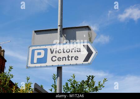 Signer pour le parking et le centre de Victoria à Crewe, Cheshire, Royaume-Uni Banque D'Images