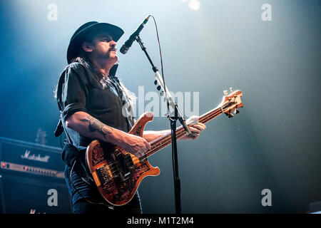 Les Anglais de hard rock Motörhead effectue un concert live au Grieghallen à Bergen. Ici, le bassiste et chanteur Lemmy womanizer est vu sur scène. La Norvège 10/06 2012. Banque D'Images