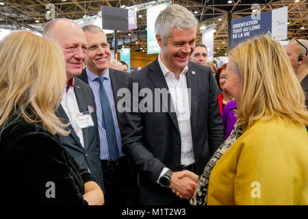 Laurent Wauquiez, Président de Les pays bénéficiait du large visite au salon de l'emploi, Lyon, France Banque D'Images