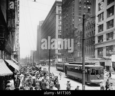 Scène de rue animée, vue de State Street au nord de Madison Street, Chicago, Illinois, USA, Detroit Publishing Company, au début des années 1910 Banque D'Images