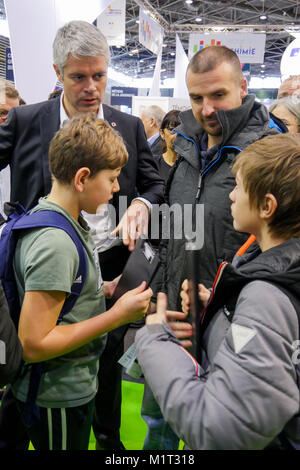 Laurent Wauquiez, Président de Les pays bénéficiait du large visite au salon de l'emploi, Lyon, France Banque D'Images