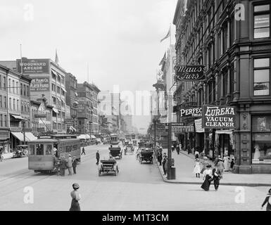 Scène de rue, l'avenue Woodward, Detroit, Michigan, USA, Detroit Publishing Company, au début des années 1910 Banque D'Images