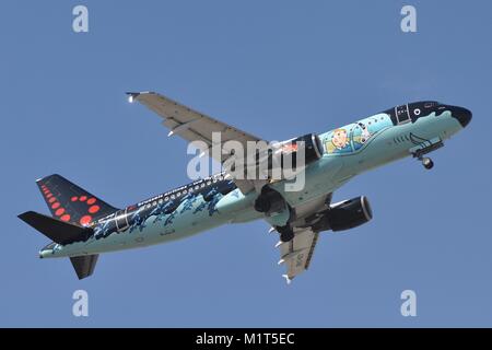 BRUSSELS AIRLINES AIRBUS A320-200 OO-BNS dans 'Tintin' LIVRÉE PUBLICITAIRE Banque D'Images