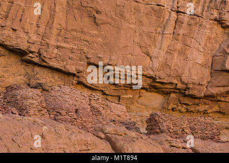 Détail des bâtiments à grande ruine, un village Pueblo ancestrales au sein du site Salt Creek Canyon dans les aiguilles District de Canyonlands National Park, Utah, Banque D'Images