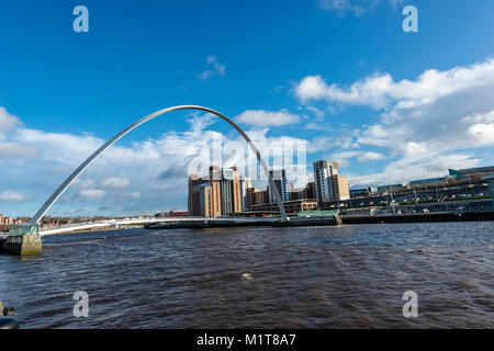 Gateshead Millennium Bridge, à Newcastle Upon Tyne, Royaume-Uni Banque D'Images