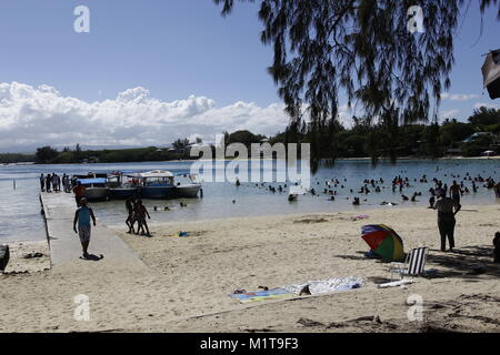 Sur la route de Mahebourg, dans le sud-est de l'Île Maurice, Blue Bay est un must-stop-par plage ! Banque D'Images