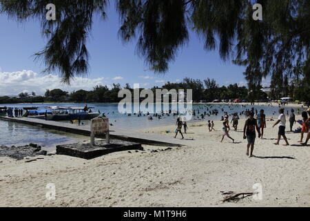 Sur la route de Mahebourg, dans le sud-est de l'Île Maurice, Blue Bay est un must-stop-par plage ! Banque D'Images