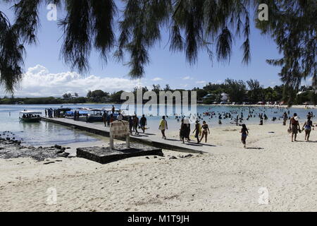 Sur la route de Mahebourg, dans le sud-est de l'Île Maurice, Blue Bay est un must-stop-par plage ! Banque D'Images