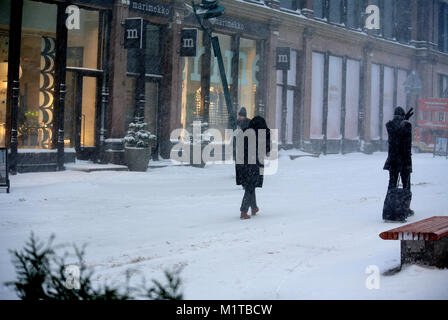 Les fortes chutes de neige Hits Helsinki Banque D'Images