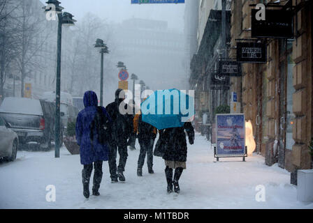 Les fortes chutes de neige Hits Helsinki Banque D'Images