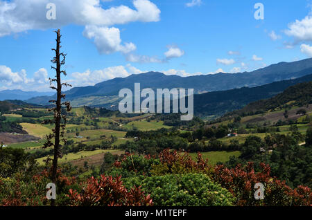 Cortés, COLOMBIE - le 24 janvier 2014 : vue sur les montagnes au parc naturel de Guatavita. Banque D'Images