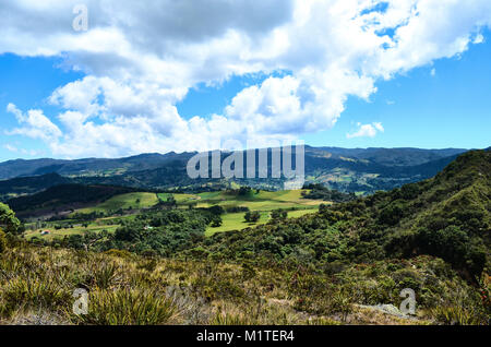 Cortés, COLOMBIE - le 24 janvier 2014 : vue sur les montagnes au parc naturel de Guatavita. Banque D'Images