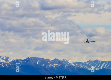 Anchorage, USA - Mai 17, 2017 : un avion Boeing 747 de la compagnie aérienne Cathay Pacific Cargo à partir de l'Aéroport International Ted Stevens Anchorage. Banque D'Images